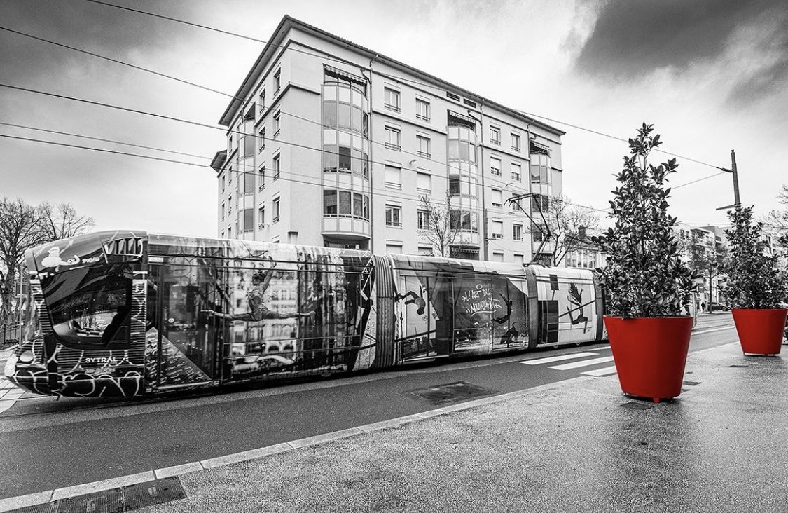 HASPOPofficial's tweet photo. Nous faisons suite à @KarimBenzema Ballon d’or #zidan sur le Tramway. Venez nous voir sur les tramways de la ville grâce aux superbes captures de Tony Noël
Cirque du Grand Lyon
Haspop #bron
#villedebron
Prenez le tram
#letram #sitral @tony_noel #lyon #art #katimbenzema https://t.co/DZ5vxcz01U