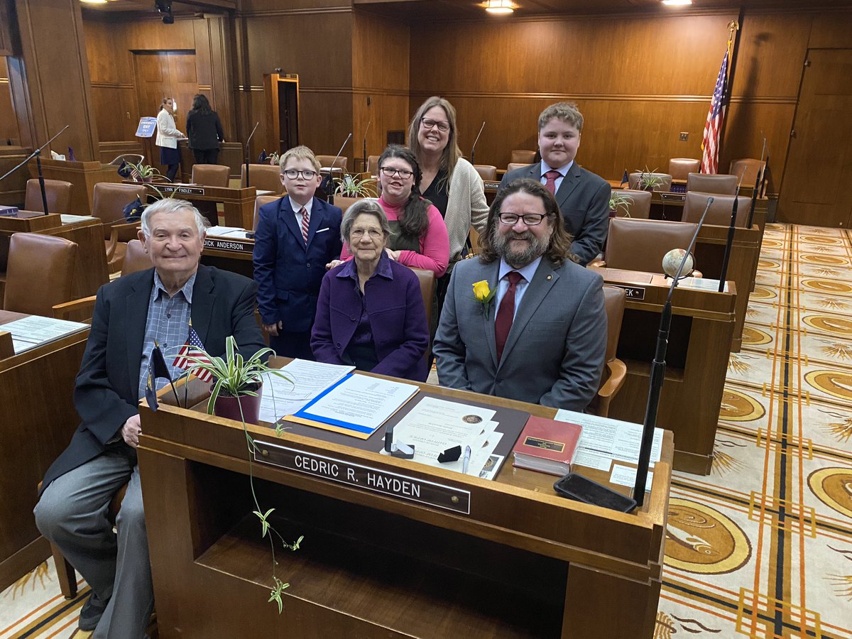 38 years ago I had the honor of attending my fathers 1985 swearing in to the Oregon Legislature. Today my mom, dad, wife and kids joined me on the Oregon Senate Floor for the same honor.