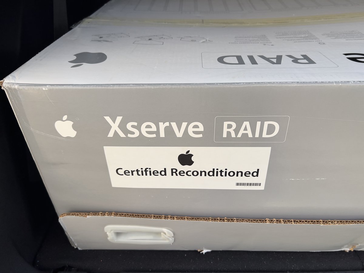 pfreney's tweet image. Xserve RAID SFP in the original box.
Model number : A1009
2004
Configuration : 7 x 250 GB + 7 x 500 GB

The Xserve has never been plugged. Like new ! 
#xserve #xserveraid #applexserve #appleserver #server #servers
#apple #applecomputer #applevintage

instagram.com/p/CnNHaorDJSO/