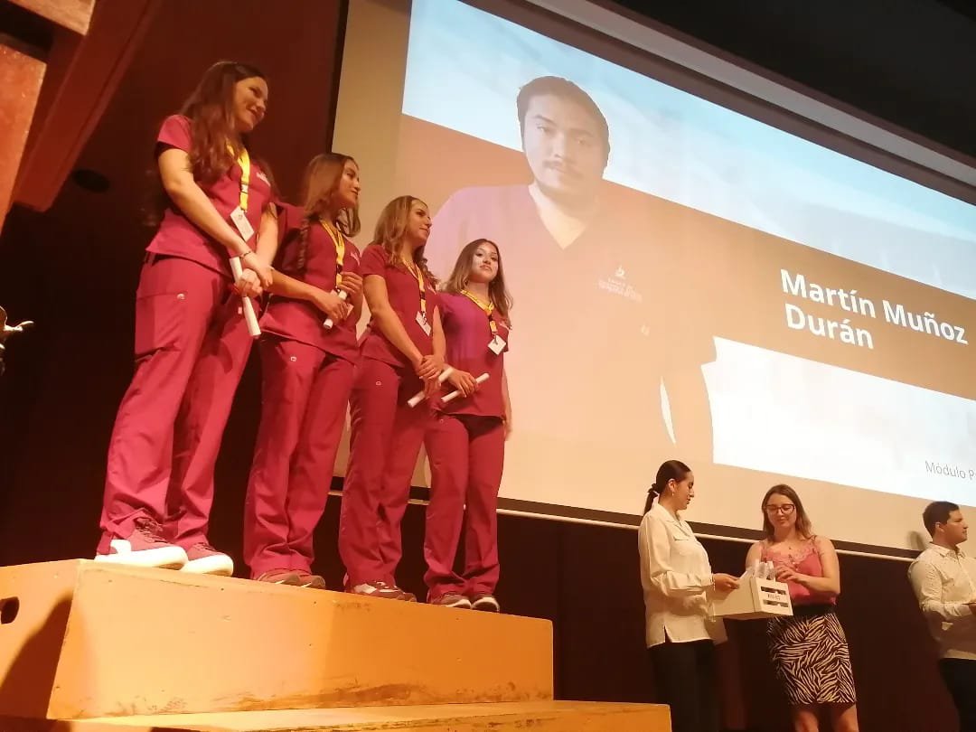 CsSaludUTalca's tweet photo. 📸 El pasado viernes se realizó la ceremonia de Iniciación al rol profesional,  de l@s estudiantes del Módulo Preclínico de #TMUTalca #TecnologíaMédica #UTalca ✨

#CsSaludUTalca https://t.co/WU9VxjOJ4Z