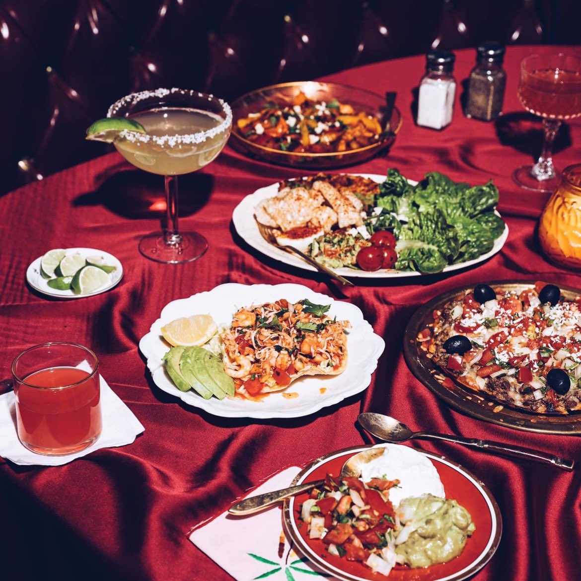 Your table is ready! 
Reservations on RESY 

#casavega #losangelesrestaurants #losangelesbar 

📸: <a href="/maddie/">Maddie Gibson</a>.eickhoff @livhungry