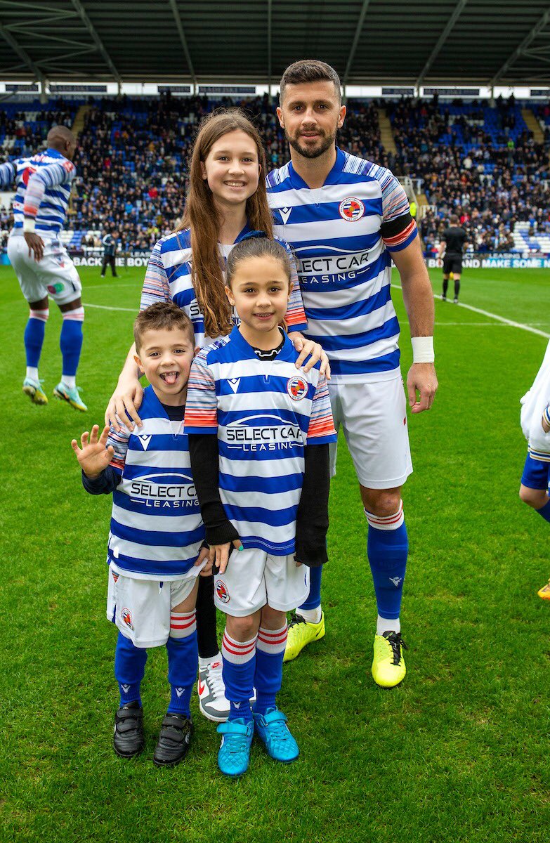 ReadingFC's tweet image. Scoring an injury time FA Cup goal in a win at home when your kids are matchday mascots...no better feeling 😍