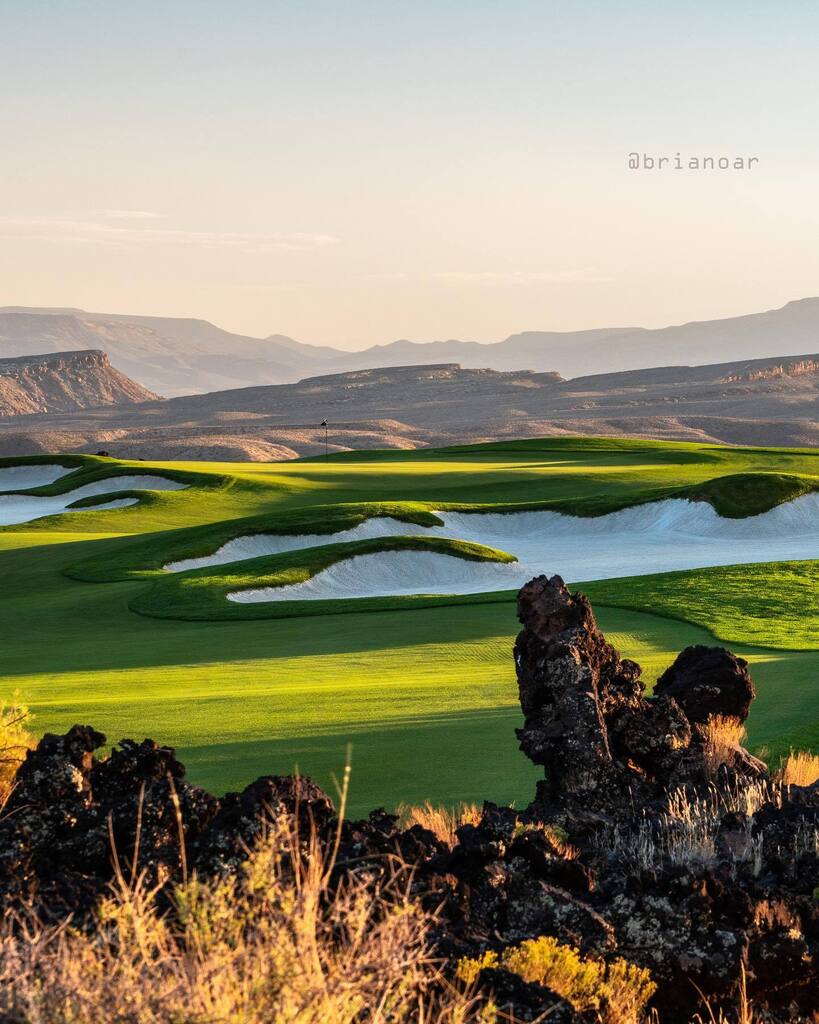 BrianOarGolf's tweet photo. The Lovely Layers at Black Desert in St. George, Utah 🔥⛳️ Photo: @BrianOar
⛳️ Black Desert - Spring 2023 ⛳️
#blackdesertresort #blackdesertgolf #brianoar #stgeorgeutahgolf #stgeorgeutah #greaterzion #lava #volcanicrock #lavarock #sonyalpha #sonyimage #gmasterlens #brianoar… https://t.co/BoPqpfzqao