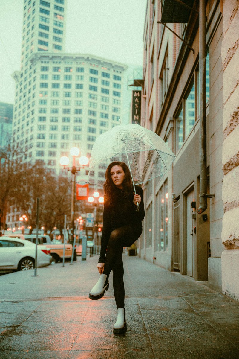 katiegarr's tweet photo. Maximum Bladerunner vibes with Seattle-based photographer &amp; videographer @Red4Shinigami Thank you for capturing these in cold, rainy weather #photoshoot #bladerunner #seattle #pnw #seattlephotographer https://t.co/7YzBX6W5vr