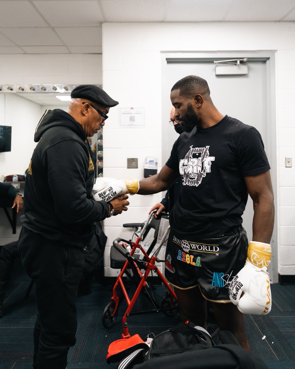 DBest@It tweet media