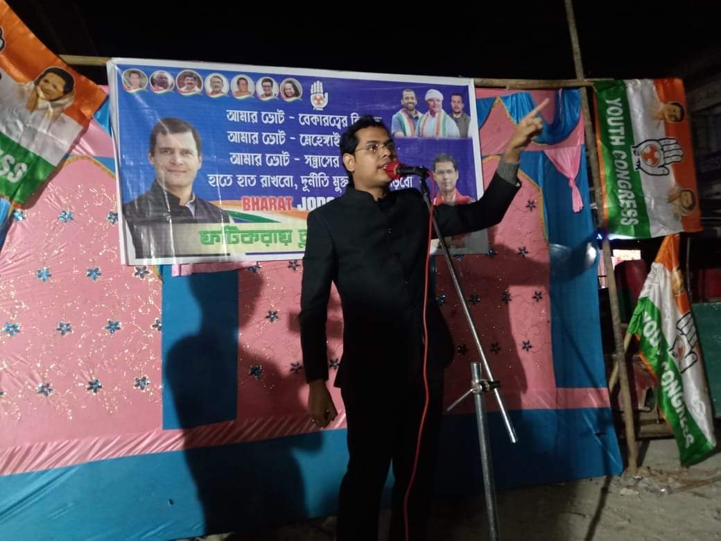 RakhuDasTPYC's tweet photo. I along with IYC secretary Incharge TPYC @EhsanKhanIYC ji attended a street corner meeting at Fatikroy bazar organised by #Fatikroy BYC
@drajoykumar https://t.co/bjz2MFIukV