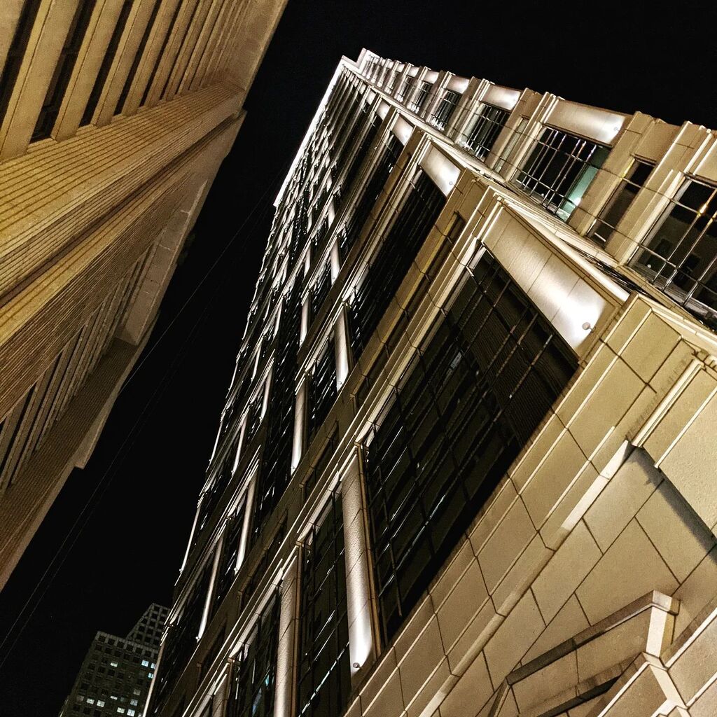 InsideChiTours's tweet photo. Chicago at night 🤩🤩🤩
.
#insidechicagowalkingtours #insidechicago #Chicago #walkingtours #architecturetourchicago #supportsmallbusiness #womanownedbusiness #shopsmall #shoplocal #Chicagotour #ChicaGOandKnow #chicagorivertour #chicagoarchitecturetour #… https://t.co/dwRzAILiFO https://t.co/Fiy0Ei1Jbf