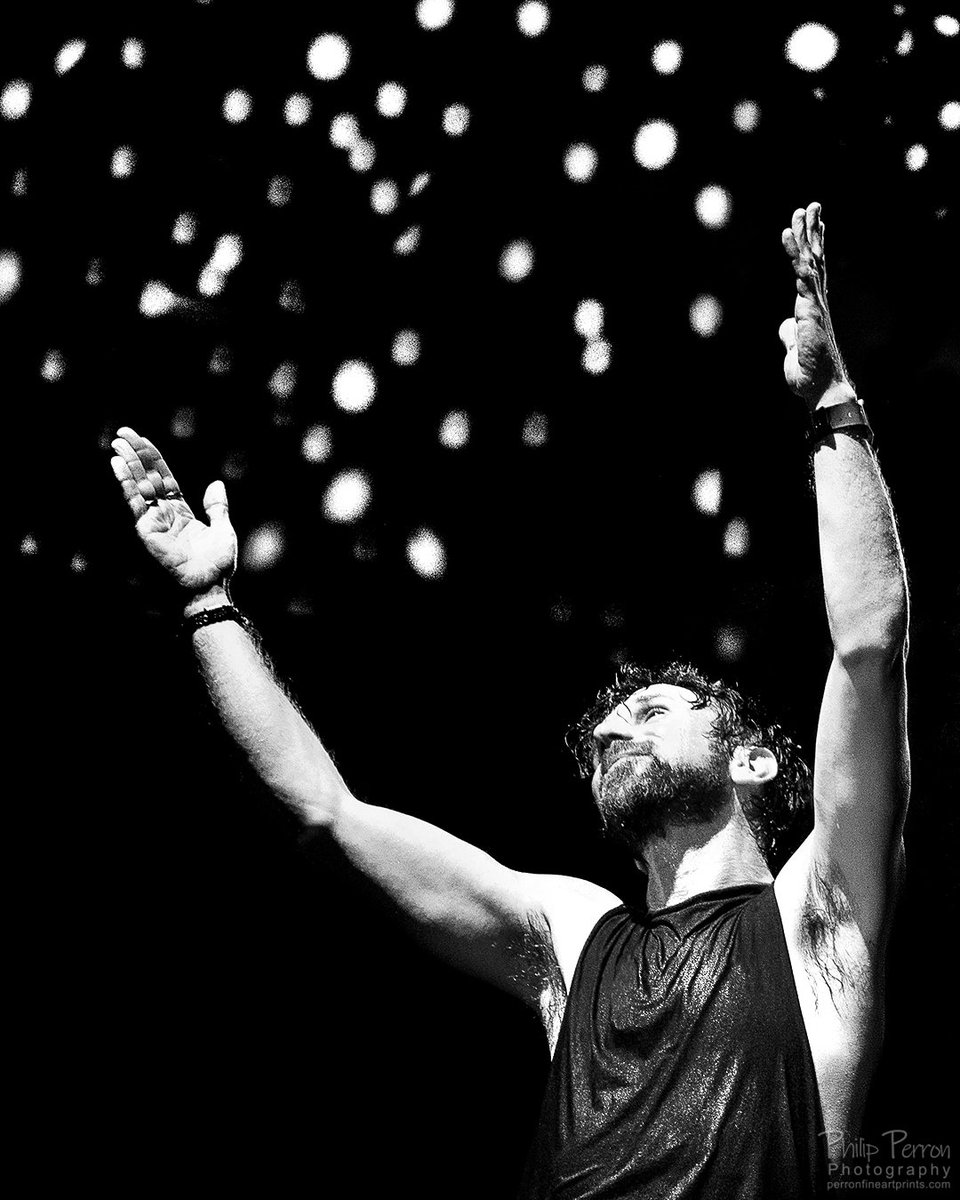 P_F_A_P_'s tweet photo. Colin MacDonald - Lead vocalist- guitar - harmonica @thetrews @colintrews 📸 @Philipperronphotography https://t.co/p3eBSO4cAV #thetrews #colinmacdonald #philipperronphotography #vocalist #inthehammer https://t.co/cXwXloyQGm