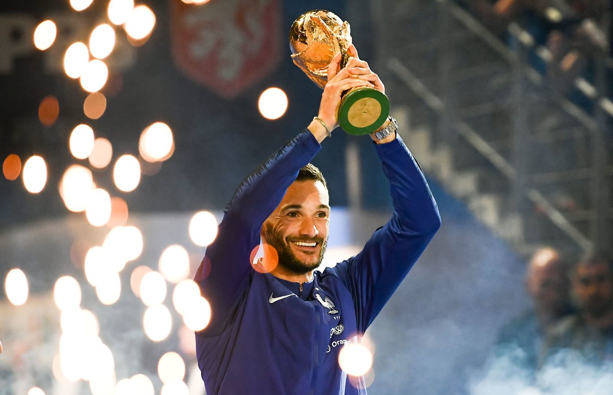 Footballtweet's tweet photo. 🎙️ Hugo Lloris: "After fourteen years defending this shirt, I think I've reached the end. I decided to stop my international career, with the feeling of having given everything." 

I prefer to go out at the top than to wait for a drop, or competition that is too much." 🇫🇷 https://t.co/bFvEXBThuT