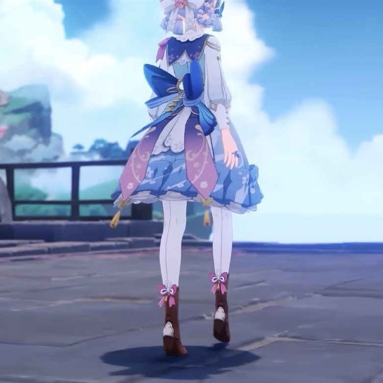 dailyayakaa's tweet photo. can i hear a little commotion for the dress? https://t.co/hofa8vgUr9