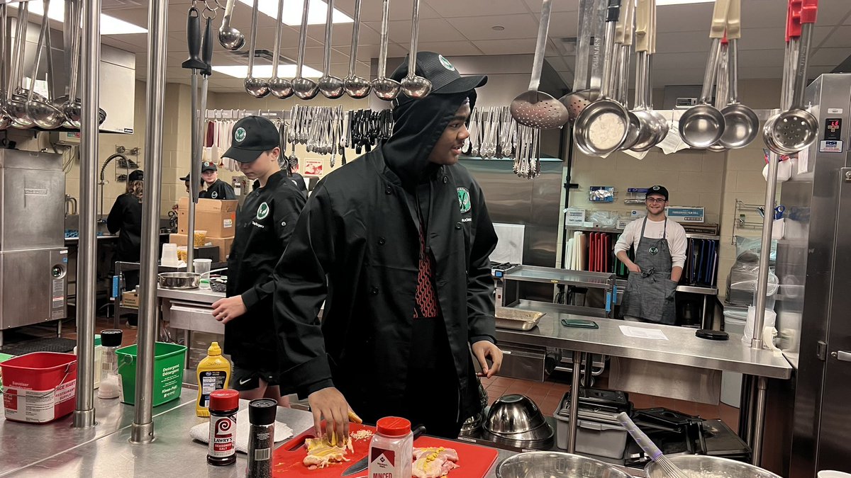 PHSCulinary's tweet photo. Mother sauces in culinary arts. #phsconnectandgrow @ProsperHS @prosperCTE @BbqProsper @UTexas35 @amyviars https://t.co/85J3YSZza5