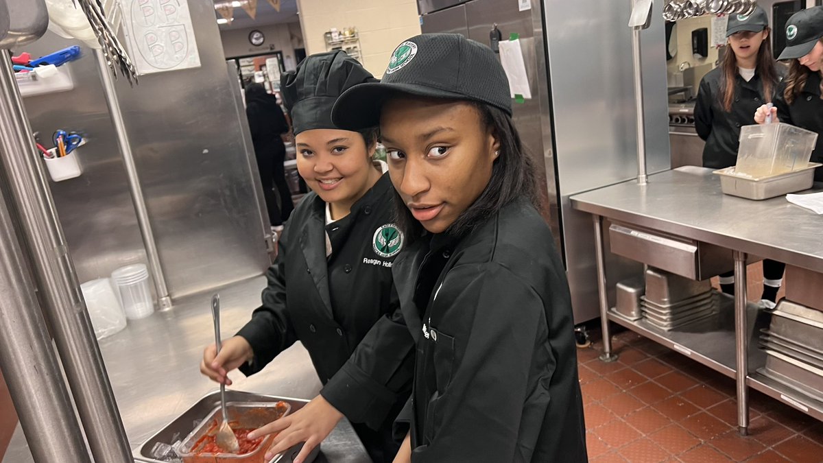 PHSCulinary's tweet photo. Mother sauces in culinary arts. #phsconnectandgrow @ProsperHS @prosperCTE @BbqProsper @UTexas35 @amyviars https://t.co/85J3YSZza5