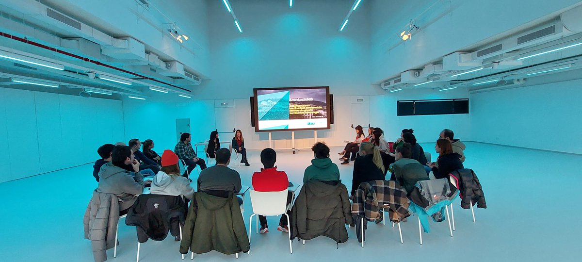 💫Urtea hasteko modu bikaina, <a href="/TAZEBAEZ/">TAZEBAEZ</a> -eko lagunak Gandiaga Topagunean gogoeta estrategikorako egonaldia egiten ari dira aste honetan, eta <a href="/arantzazulab/">Arantzazulab</a>-en egiten duguna aurkezteko eskatu digute.
🤩Solasaldi aparta, eta aurrera begira lankidetza aukerak, jarraitzen dugu!