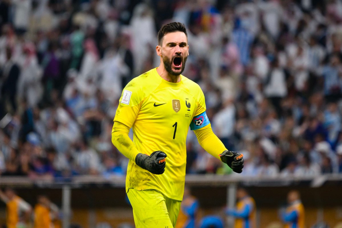 lnstantFoot's tweet photo. Hugo Lloris a disputé 4 Coupes du Monde quand même ! 🇫🇷🧤

2010, 2014, 2018 et 2022. 

Seul Thierry Henry a eu une telle longévité en Équipe de France. ✨ https://t.co/pHOwSZXi8g