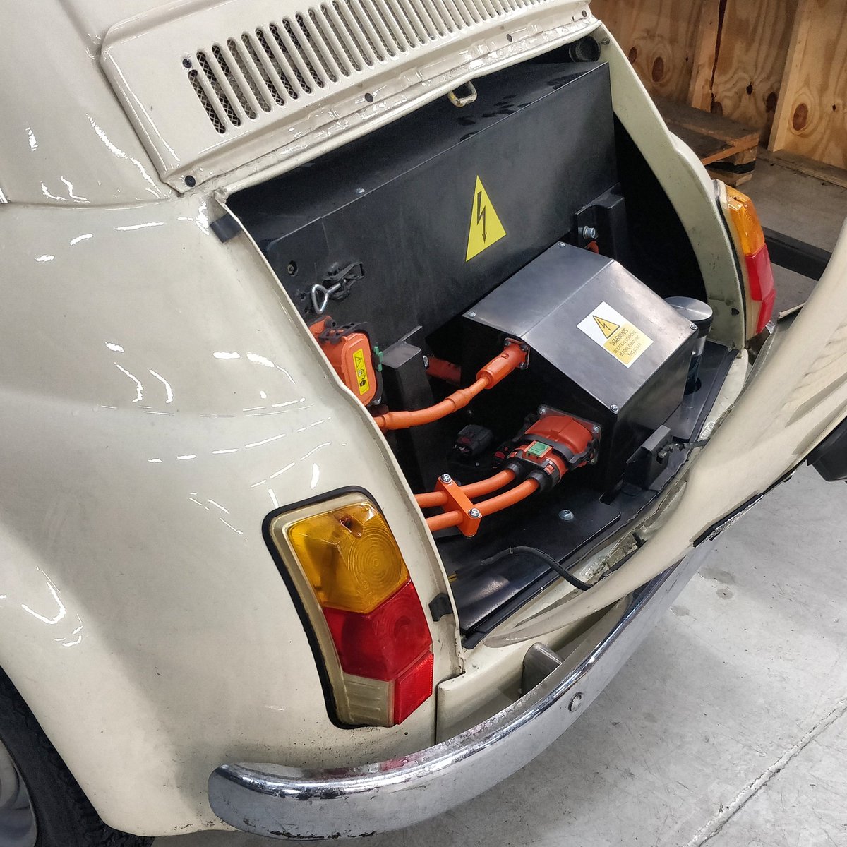 elecclassiccars's tweet photo. The business end of another Fiat 500 conversion ready to leave the shop. Our first 2023 delivery.⚡😎👌 #electricFiat500 #fiat500 #fiat #fiat500electric #fiat500ev https://t.co/YrxN6JFP51