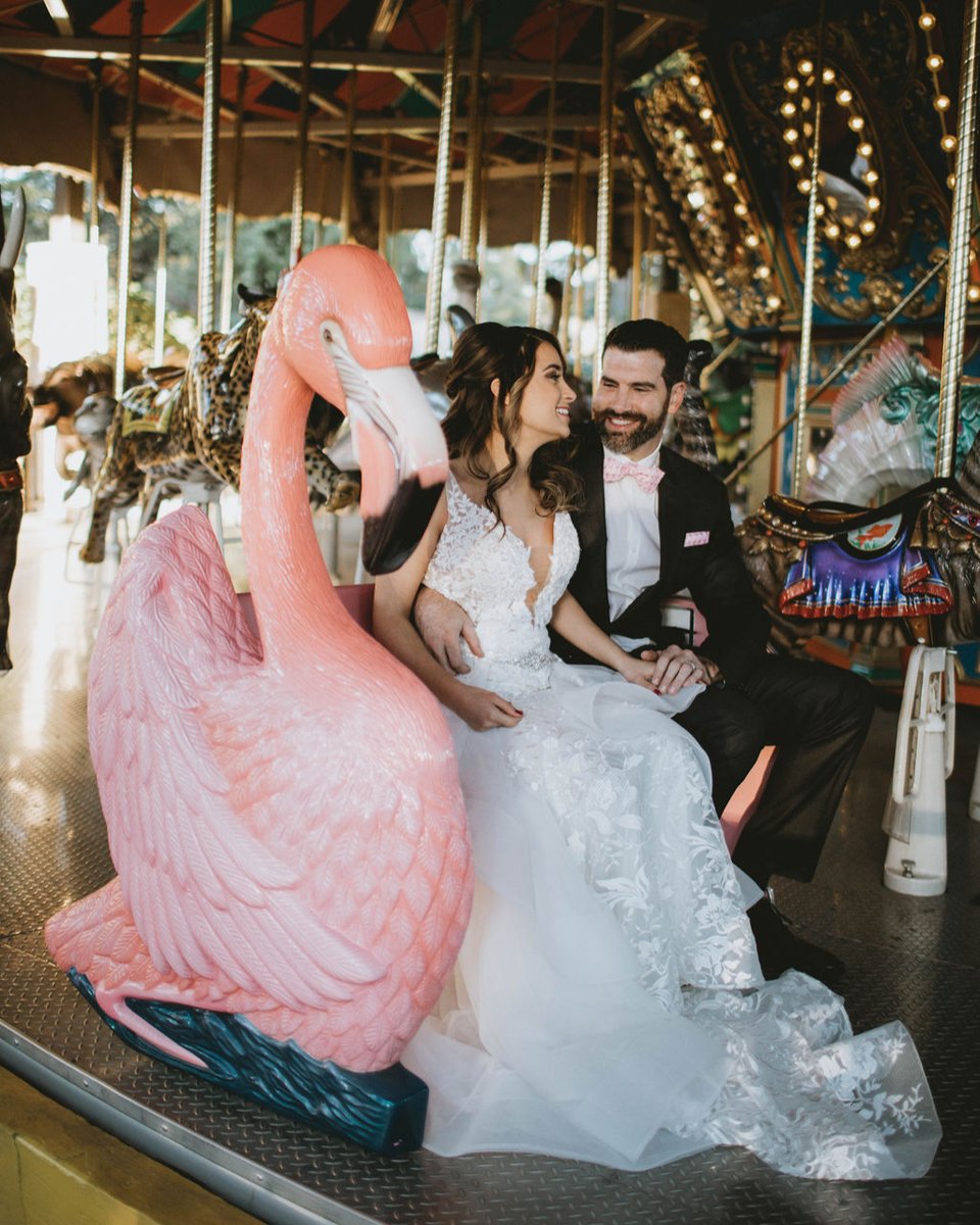 VidaChicEvents's tweet photo. Super fun styled shoot at @sanantoniozoo 
We enjoyed seeing the animals especially the flamingos! 

Flowers: @madlyandloveblooms
Dress: @bellabrideboutique
Vintage rental furniture: @crurentals
Calligraphy @callirosa
Photography by @jennaleepics

#texas #texaswedding #SanAntoni https://t.co/gKLkUoAT31