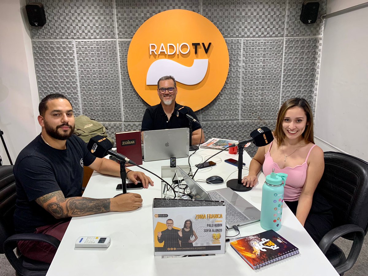 ÑandutiTv (@nandutitv) on Twitter photo ¡Feliz lunes! ¡Arrancamos con todo la semana laboral
Nosotros te vamos a informar acerca de todo lo que sucede en el país🤩
🎙️Arranca #ZonaFranca de la mano de <a href="/PaloRubin/">Palo</a> , <a href="/Sofy_Alonzo/">Sofía Alonzo</a> y <a href="/oscar_gonza2/">Oscar Gonzalez</a> hasta las 18:00 horas
👉Acompáñanos por la #1020AM y <a href="/NandutiTv/">ÑandutiTv</a> 📻📺 ¡Feliz lunes! ¡Arrancamos con todo la semana laboral
Nosotros te vamos a informar acerca de todo lo que sucede en el país🤩
🎙️Arranca #ZonaFranca de la mano de <a href="/PaloRubin/">Palo</a> , <a href="/Sofy_Alonzo/">Sofía Alonzo</a> y <a href="/oscar_gonza2/">Oscar Gonzalez</a> hasta las 18:00 horas
👉Acompáñanos por la #1020AM y <a href="/NandutiTv/">ÑandutiTv</a> 📻📺