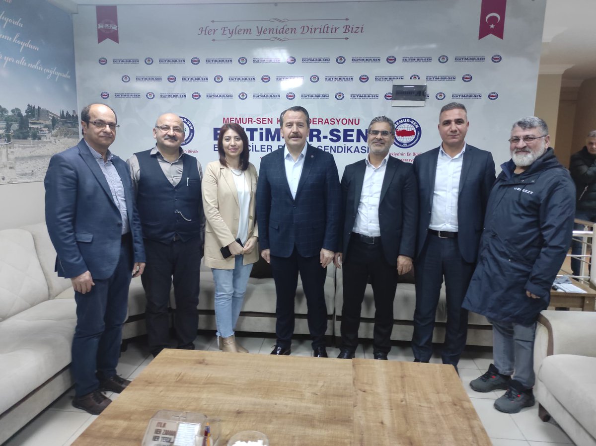 ebsyalova's tweet photo. Genel Başkanımız Sayın Ali YALÇIN ve Başkan Yardımcılarımız Sayın Ramazan ÇAKIRCI ve Sayın Muammer KARAMAN ile genişletilmiş yönetim kurulu toplantımızı gerçeklestirdik. 
Genel Başkanımıza, Genel Başkan Yardımcılarımıza  nazik ziyaretleri için teşekkür ediyoruz. https://t.co/cXmjPLhWaY