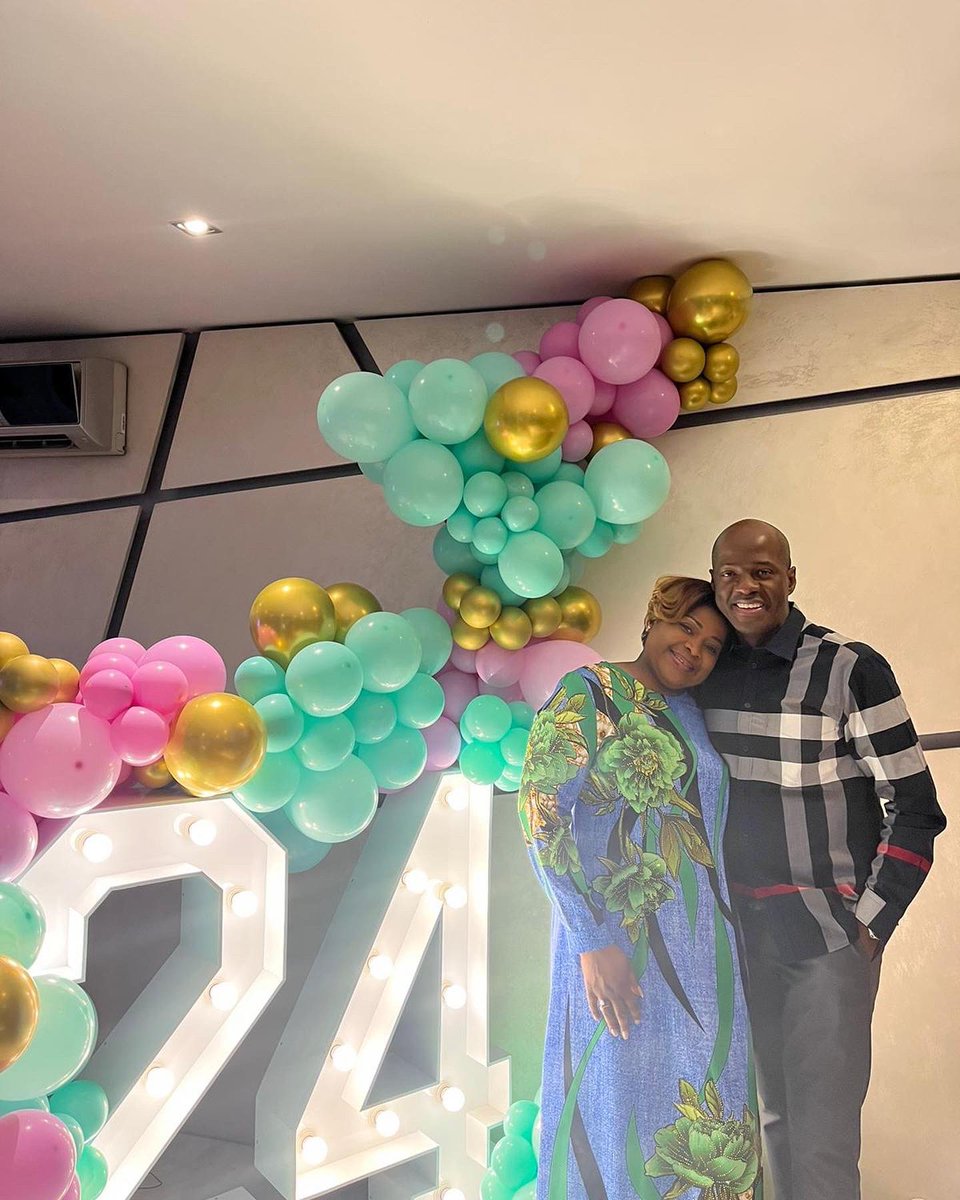 YCastanou's tweet photo. Petit dîner avec ma merveilleuse épouse @mode_castanou à l’occasion de nos 24 années de mariage. 🥰😍❤️❤️😘 https://t.co/hZH35OYhLC