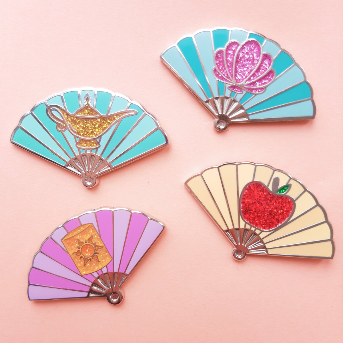 ThatDisneyLover's tweet photo. ✨JUST A REMINDER✨ I run a small pin store that I would love for you to check out and share with your fellow pin lovers! I want to make my dream a reality but need your help! #Smallbusiess #enamelpins #disneypins

🧡https://t.co/O4WnMMWLRM 🧡 https://t.co/iC9jq8mjd4