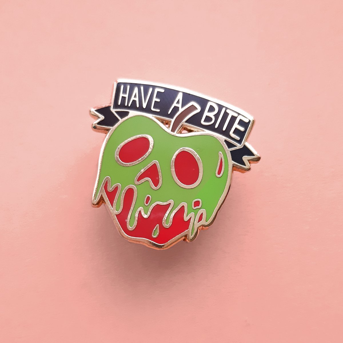 ThatDisneyLover's tweet photo. ✨JUST A REMINDER✨ I run a small pin store that I would love for you to check out and share with your fellow pin lovers! I want to make my dream a reality but need your help! #Smallbusiess #enamelpins #disneypins

🧡https://t.co/O4WnMMWLRM 🧡 https://t.co/iC9jq8mjd4