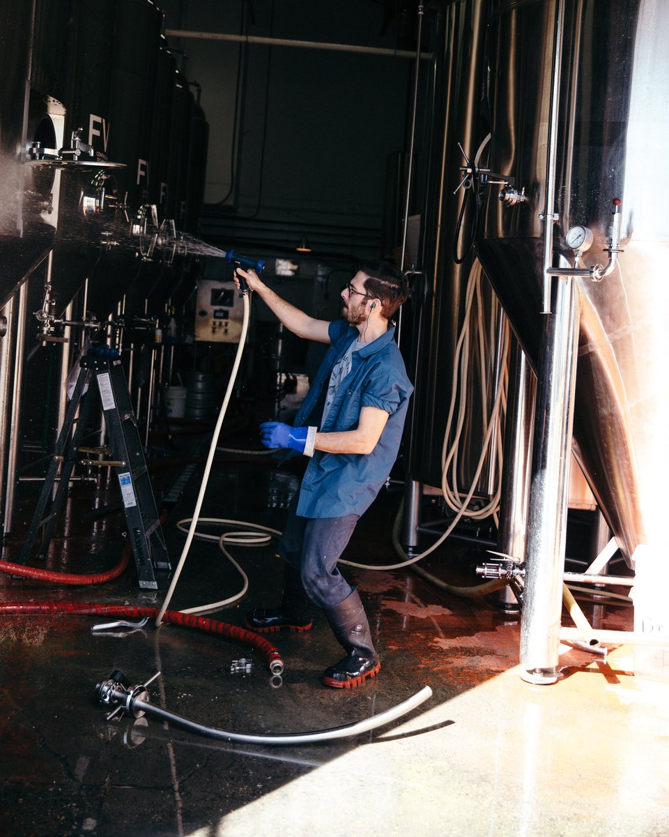 FourWindsBrewCo's tweet photo. Taking care of business πͺ
#fourwindsbrewing #makingmonday #brewlife https://t.co/8ZsBm9EIH3