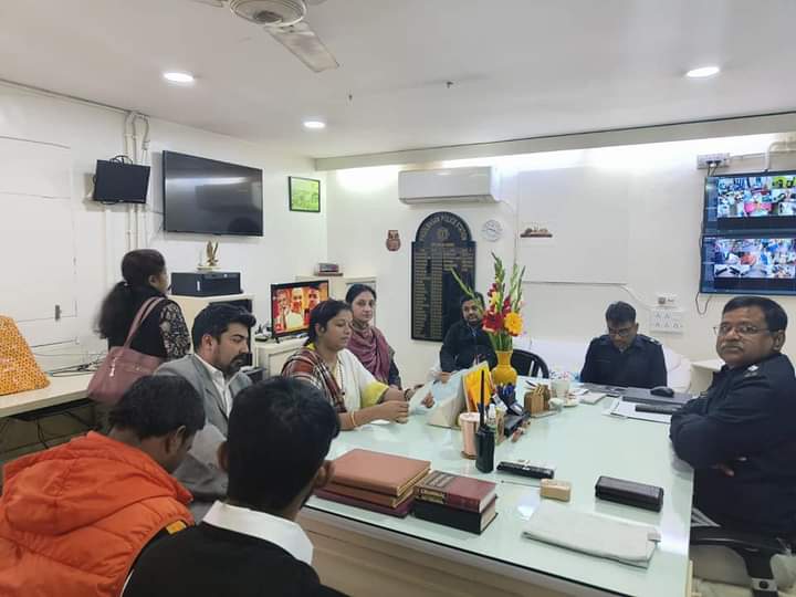 PallabBasak14's tweet image. মহিলা মুখ্যমন্ত্রীর রাজ্যে  #EMBypass এর ধারে একটি বেসরকারি হসপিটালে এক মহিলা রুগীর শ্লীলতাহানি করা হয়েছে। 
এই জঘন্য অপরাধের বিরুদ্ধে আজ ফুলবাগান থানায়, উত্তর কলকাতা জেলার মহিলা মোর্চার নেতৃত্বে #deputation  জমা দেয়া হয়
@BJP4Bengal
@bjp4northk
@bjp_baisakhi 
@Purnima23264692