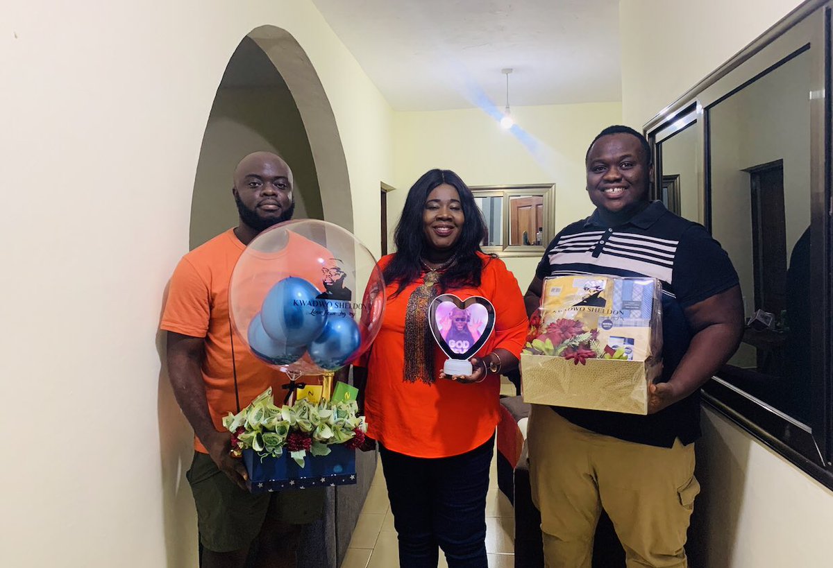 Team Big Ivy surprises Kwadwo Sheldon and wishes him a happy New Year 😍😍
