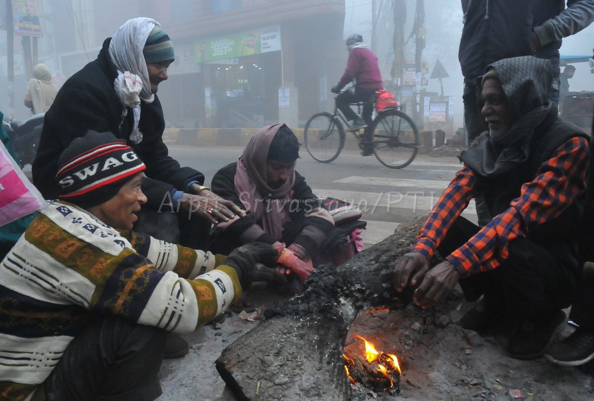 arpit_srivastva's tweet photo. Publish work - people sit around a bonfire on a cold and foggy winter morning in kanpur.
#PTI #Indiatv #indiatvnews #OutlookMagazine #blogspote #Dailyworld https://t.co/cn127MkwEp