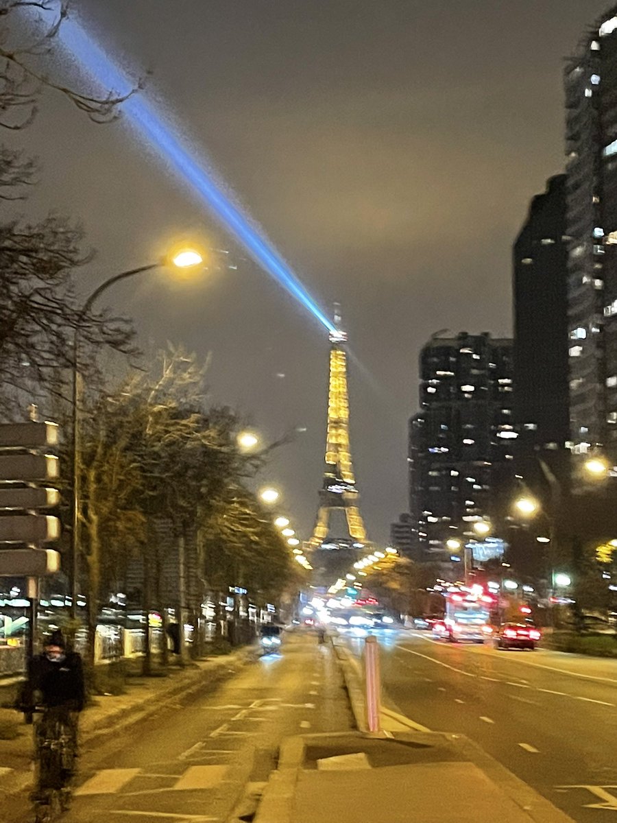 ruben_corella's tweet photo. #paris #parisbynight #cite #lumiere #bleu #rayoazul #night #parisnights #noite #notte #nuit #night #belledenuit #ville #villelumiere #blueray #beautiful #belle #jeadoreparis #reves #nuits #rues https://t.co/RwbUofXR14