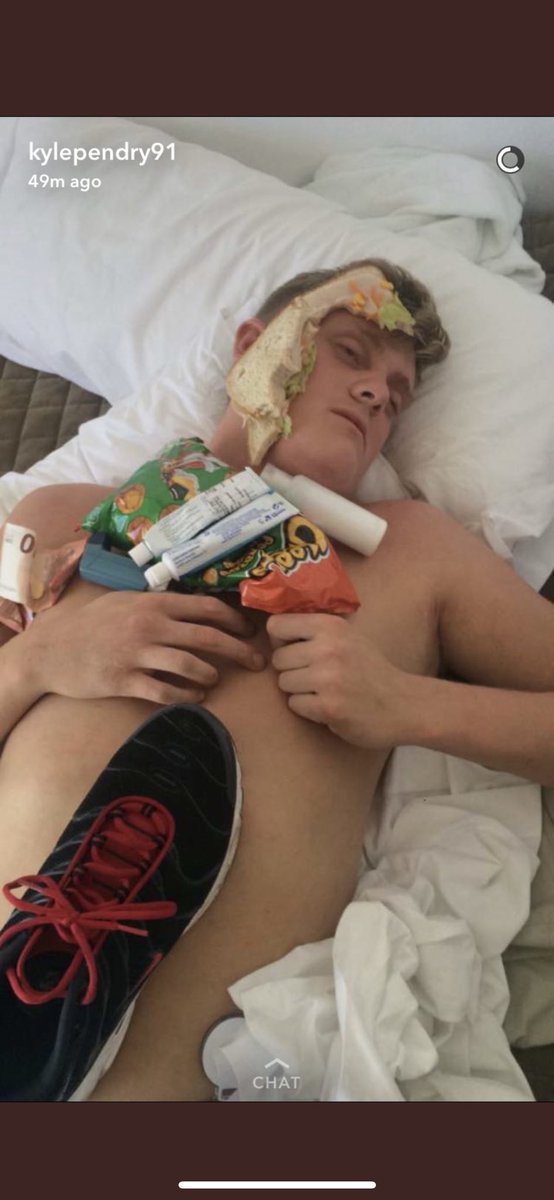 jacklees___'s tweet image. This flu’s got me like