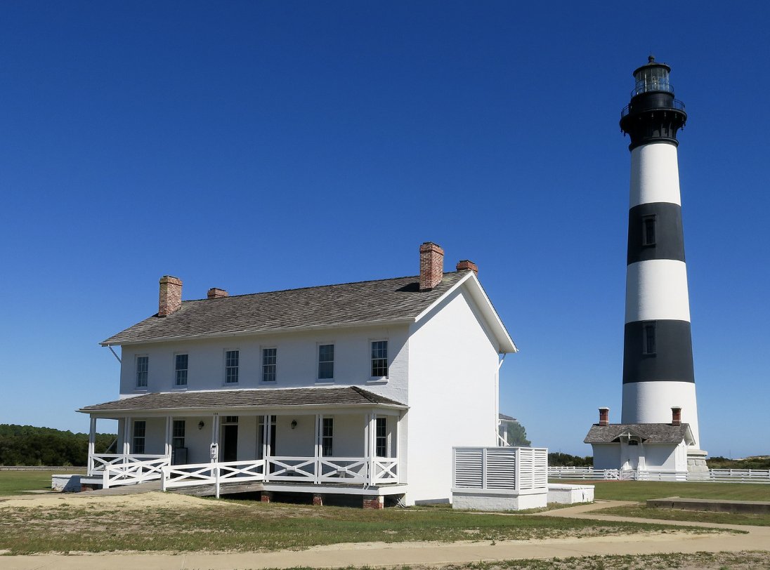 marnicpatterson's tweet photo. The #bodielighthouse is one of the many lighthouses on the #outerbanks in #northcarolina.

#lighthouse #nagshead #theouterbanks #outerbanksnc #obx #obcnc #iloveobx #obxnow #obxlife #travelwritersuniversity #ifwtwa #trip101com #travelphotography #phototravel #mondaymorning https://t.co/q6OIzwuc21