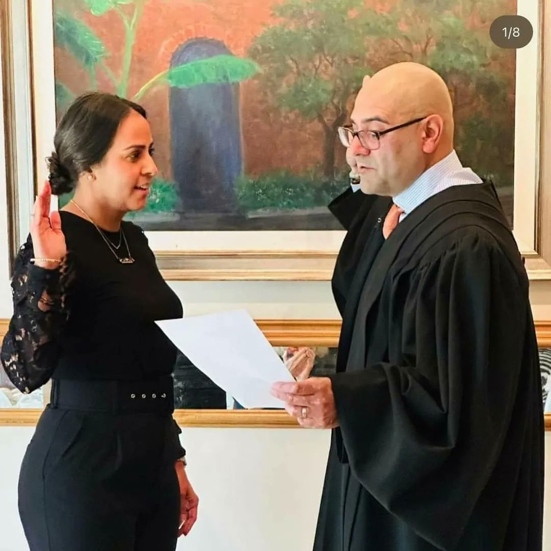 SikhNet's tweet photo. 👏 Congratulations to Manpreet Monica Singh who has been sworn in as the first female Sikh  judge of the Unites States. 👏 

 Ravi Sandoll who presided over the oath ceremony said "...Manpreet is not only an ambassador for Sikhs , but she's an ambassador for all women of color" https://t.co/0sgbN4i9lE