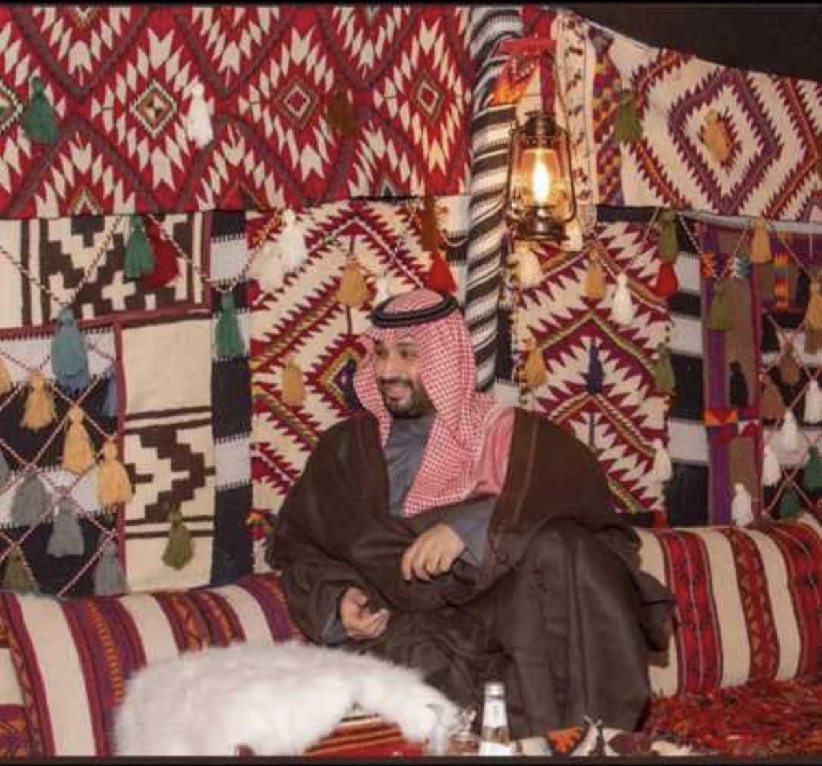 saodalsalm's tweet photo. #محمد_بن_سلمان 
حي الله ها الراس يا ابو سلمان https://t.co/y27EIdMW2a