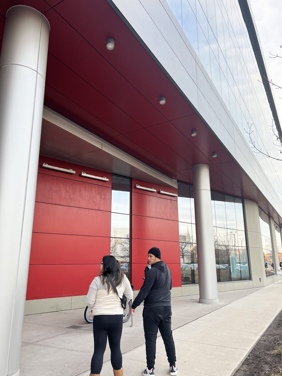 mochiwo0's tweet photo. My friend and I sitting outside by the east atrium entrance! Come visit to purchase pcs or to get freebies 🥹🫶 

#NEOCITY_THE_LINK_CHICAGO #NEOCITY_THE_LINK #nctwts #nctwts #nctpc nct photocard trade sell https://t.co/Qq4m9A3OjE