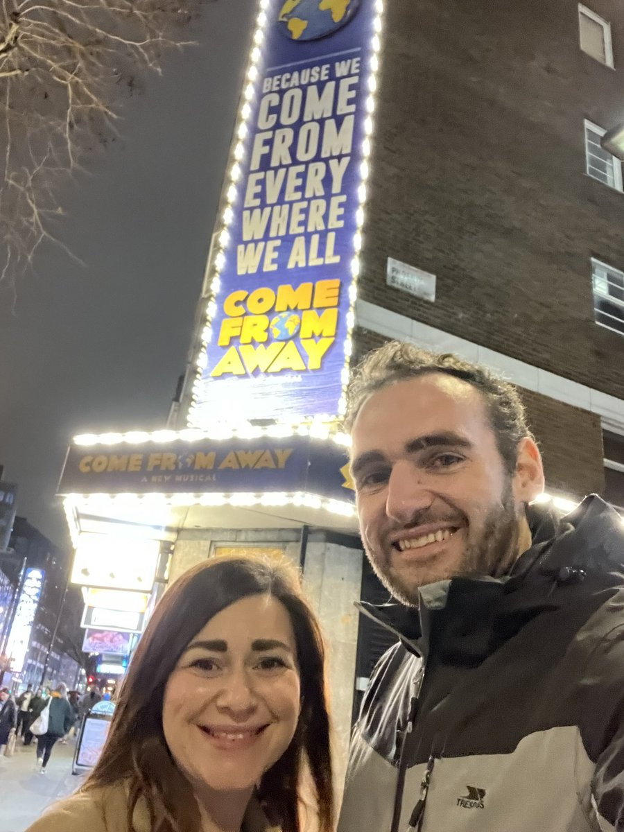 HelenxMarie's tweet photo. What a show!! 🎭✈️🌎 @ComeFromAwayUK you were fantastic from start to finish! Even saw the real life Beverly Bass and met the cast at the stage door! Brilliant memories to treasure! #comefromaway #welcometotherock #iamanislander https://t.co/BvU9wTpgZW