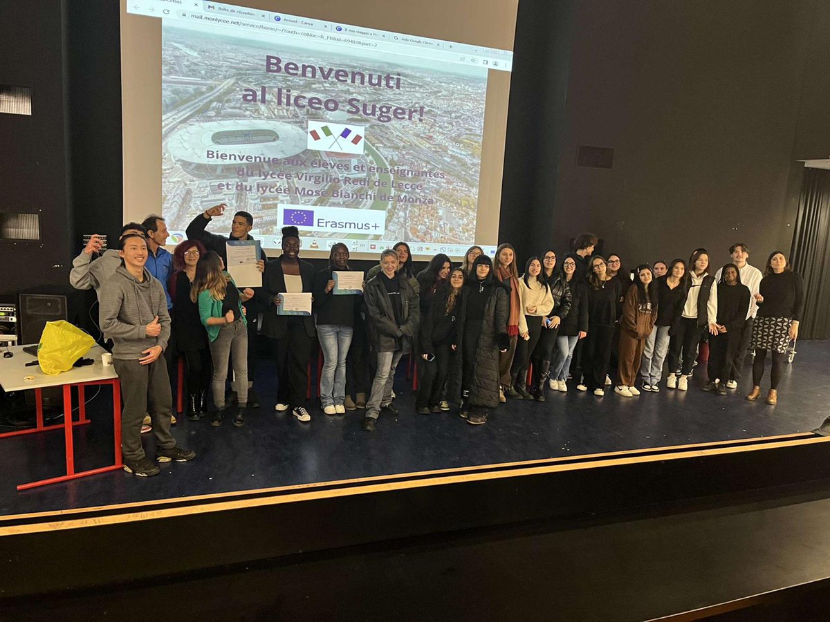 EsabacSuger's tweet photo. Bienvenue aux correspondantes de Lecce ! 🇮🇹
C'est parti pour le premier volet du projet #ErasmusPlus "Sì viaggiare" avec le @LyceeSuger et le lycée @VirgilioRedi
Merci aux organisatrices Mme De Nitti et Mme Beauvais et bravo à M. Blum pour son discours en italien 👌 https://t.co/q3rA5NTLwS