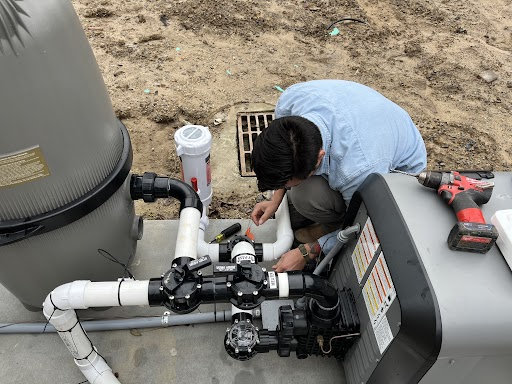 LucasFirminPool's tweet image. No messy installations here! Jeremiah is carefully installing and zip-tying wires! #poolinstallation #poolcontractor #poolbuilder #swimmingpool #poolequipment