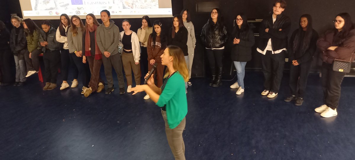 Bienvenue aux correspondantes de Lecce ! 🇮🇹
C'est parti pour le premier volet du projet #ErasmusPlus "Sì viaggiare" avec le @LyceeSuger et le lycée <a href="/VirgilioRedi/">Virgilio-Redi Lecce</a>
Merci aux organisatrices Mme De Nitti et Mme Beauvais et bravo à M. Blum pour son discours en italien 👌