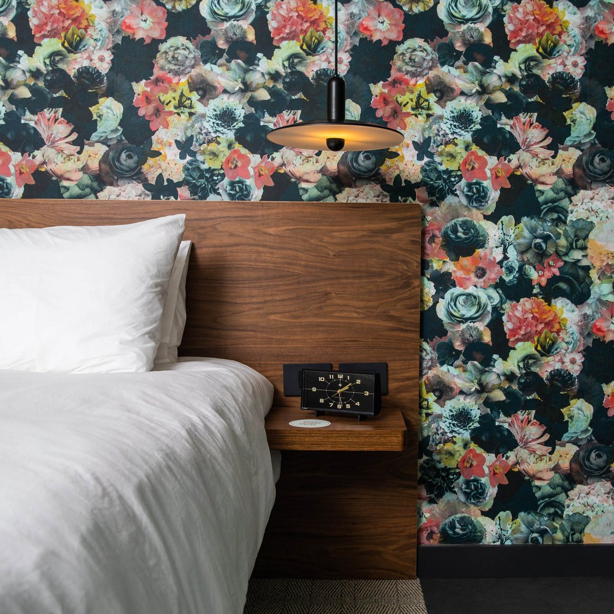 motiquetravel's tweet photo. “Rest Easy and Stay Breezy” at the @southwindcbus. This Columbus, OH Motique™ is midcentury motel, revived and reimagined with today’s comforts. Give this place a try if you're in Columbus!
.
📷: South Wind Motel website
.
.
#motique #motiquetravel #motel #motels #roadsidemotel https://t.co/y5Qk4df79M