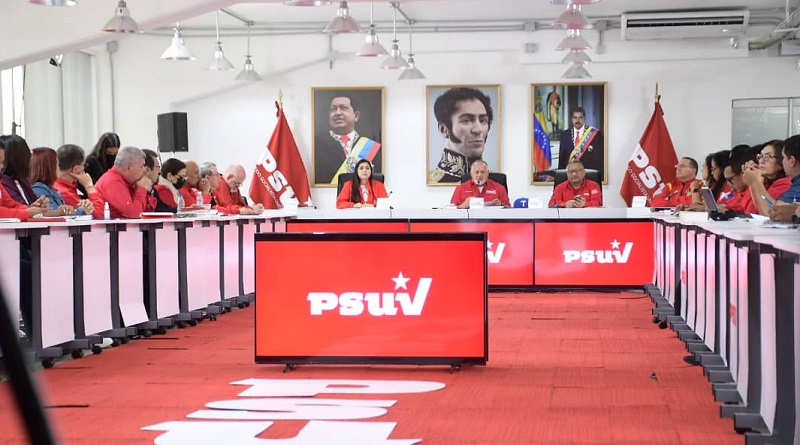 SomosRMNoticias's tweet photo. #EsNoticia 🗞️ Primer vicepresidente del Partido Socialista Unido de Venezuela @PartidoPSUV, @dcabellor, expresó que la organización política rechaza los ataques de la derecha contra el pueblo de Brasil

#RegresamosALaEscuela2023 #9Ene https://t.co/OuZC6cLVfh