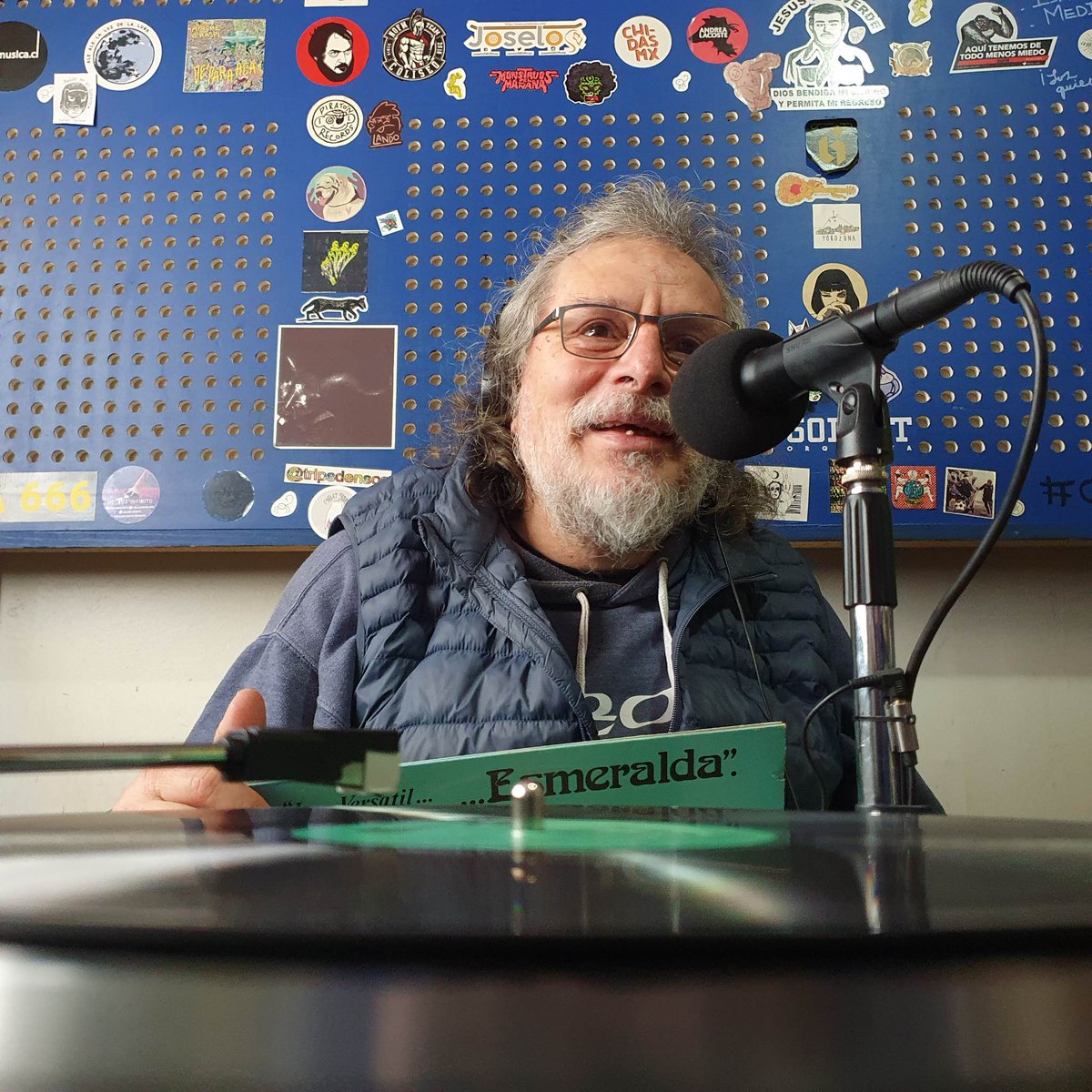 nofm_radio's tweet photo. Oiga maestro, ¿usted compone porque fuma mariguana? Pues componga usted. Conéctense. Comienza el primer #ATIZA del 2022. En vivo ahora con @Alain_Derbez y @casitremendo #porNoFM https://t.co/gxN7RwVdCd https://t.co/FV9aVxXjSK