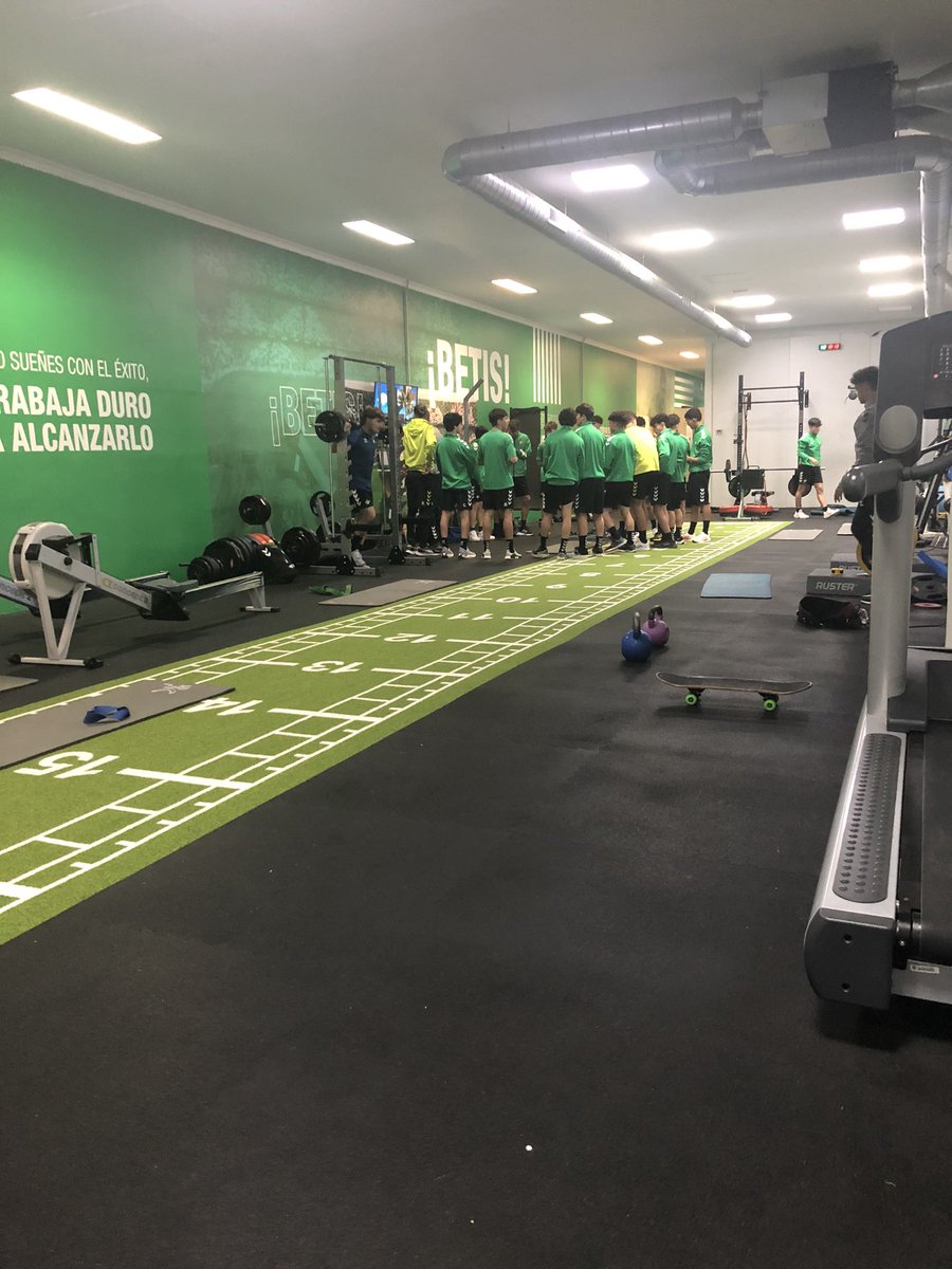 Alemaurente05's tweet photo. Día 1 de prácticas en @RBetisCantera, a disfrutar del camino! ⚽️🏋️‍♀️🏃 https://t.co/wMwwZoltmK