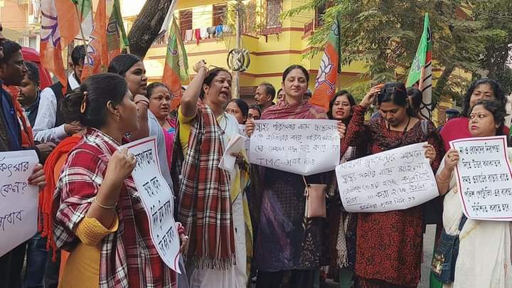 bjp4northk's tweet image. মহিলা মুখ্যমন্ত্রীর রাজ্যে  #EMBypass এর ধারে একটি বেসরকারি হসপিটালে এক মহিলা রুগীর শ্লীলতাহানি করা হয়েছে। 
এই জঘন্য অপরাধের বিরুদ্ধে আজ ফুলবাগান থানায়, উত্তর কলকাতা জেলার মহিলা মোর্চার নেতৃত্বে #deputation  জমা দেয়া হয়
@BJP4Bengal @Amitava_BJP
@SuvenduWB
@TAMOGHNAGHOSH16