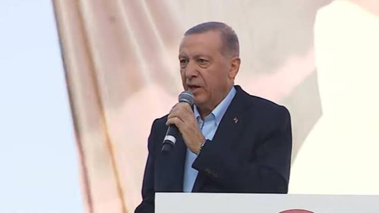 Cumhurbaşkanı Erdoğan: “Bir müjde vermek istiyorum. Otoyol ve köprü geçişi ücretlerine 2023 yılında zam yok.”