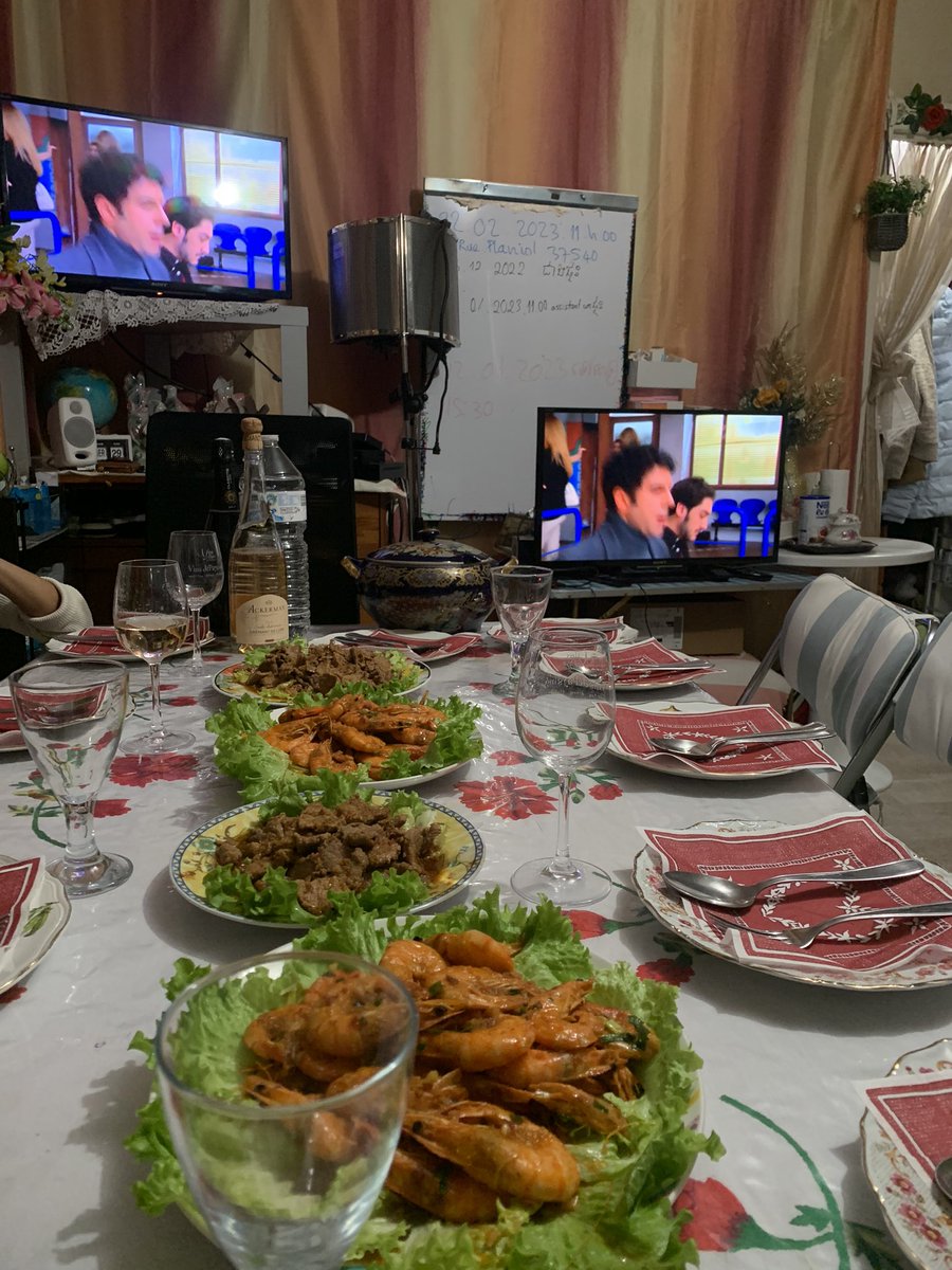 HENGDARO15's tweet photo. អាហារល្ងាច ចាំយូរពេកដាក់មុនបណ្តើរហើយស្រវឹងបាត់ហើយ https://t.co/i2l3MmdNX9