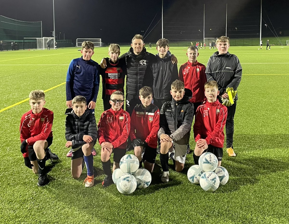 Excellent group session tonight with Banbridge u14’s. Boys were super, great to work on the fundamentals of the game. Movement, Passing, Receiving, communication &amp; most importantly having fun &amp; playing with a smile