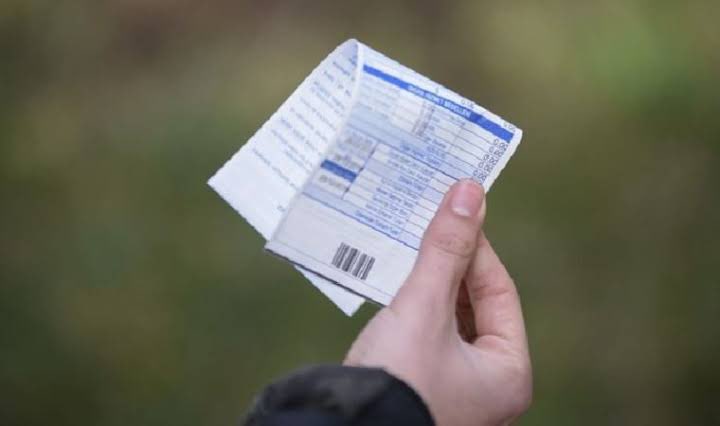 Tunç Soyer, bir hayırseverin İzmir'deki askıdaki faturaları 1,931,956 TL bağışla ödediğini açıkladı.