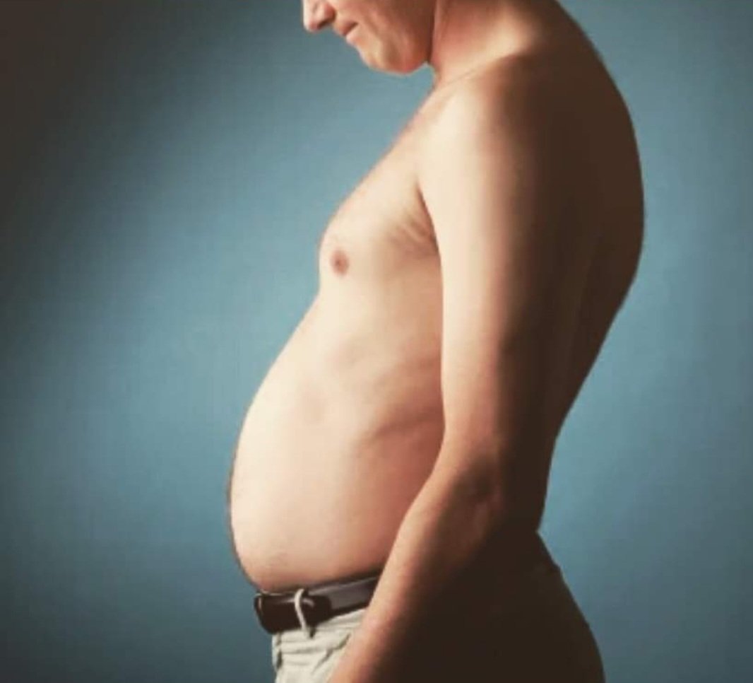 SladkoKratko's tweet photo. Zakaj merimo obseg trebuha? Maščoba pod mišično plastjo trebuha izloča hormone, ki slabo vplivajo na srce, jetra in druge organe. Pri moških naj bi bil obseg manj kot 94 cm, pri ženskah pa pod 80 cm.
#zdajveste #sladkonakratko #nowyoknow #cardiometabolicfat #diabetes #sladkorna https://t.co/kJcS1LP3yD