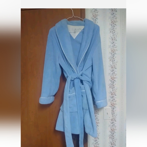 tfausey's tweet photo. So good I had to share! Check out all the items I'm loving on @Poshmarkapp from @CandiFay12 #poshmark #fashion #style #shopmycloset #freepeople #ralphlauren #tommyhilfiger: https://t.co/AOunoA8vaH https://t.co/vJDlFrcGpK